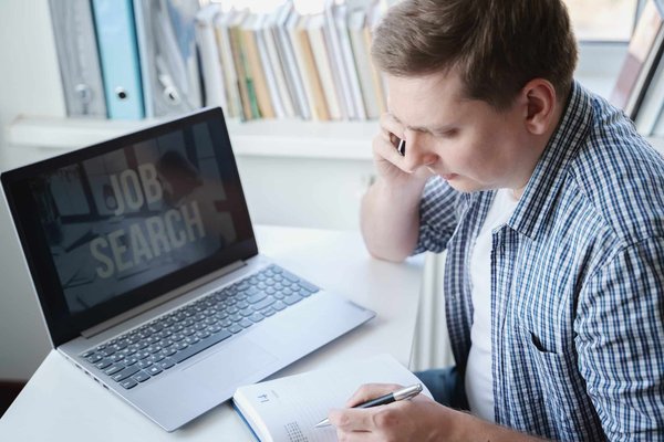 Quelles méthodes utiliser pour trouver un emploi efficacement ?